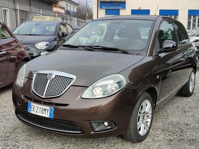 Usata Lancia Ypsilon 69 CV (50 kW) 2012 Marrone metallizzato Utilitaria