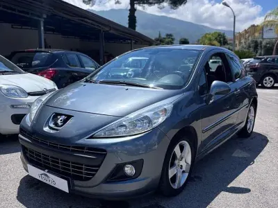 Käytetty Peugeot 207 Active 92 HP (67 kW) 2011 Harmaa Sedan