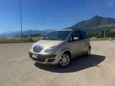 Usata Lancia Musa 95 CV (69 kW) 2005 Beige Monovolume
