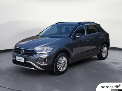 Usata VW T-Roc Life 116 CV (85 kW) 2025 Indium grey metallizzato nero SUV