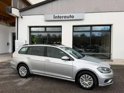 Begagnad VW Golf VIII Trendline 116 HK (85 kW) 2021 Silver Kombi