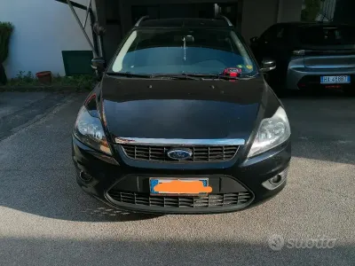 Usata Ford Focus 109 CV (80 kW) 2011 Nero Station wagon