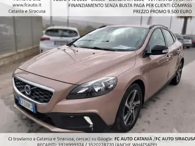 Usata Volvo V40 Summum 116 CV (85 kW) 2015 Arancione SUV