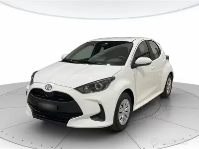 Nuova Toyota Yaris Hybrid Active 92 CV (67 kW) 2026 Bianco Berlina