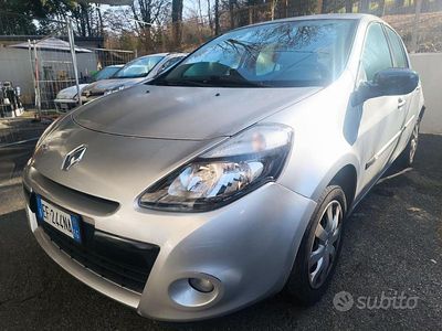 Usata Renault Clio II 101 CV (74 kW) 2011 Grigio Berlina