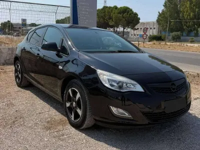 Usata Opel Astra Cosmo 160 CV (117 kW) 2010 Nero Berlina
