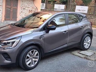 Usata Renault Captur 101 CV (74 kW) 2023 Grigio SUV