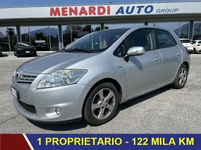 Usata Toyota Auris Sol 90 CV (66 kW) 2011 Argento Utilitaria