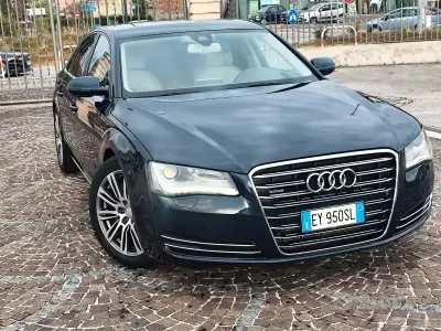 Usata Audi A8L 250 CV (183 kW) 2011 Blu Berlina