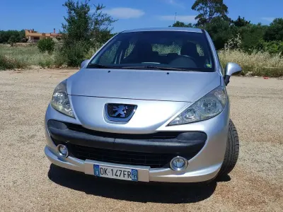Usata Peugeot 207 68 CV (50 kW) 2007 Argento Berlina