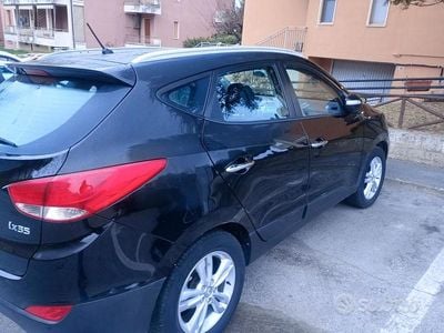 Käytetty Hyundai ix35 135 HP (99 kW) 2012 Musta Katumaasturi