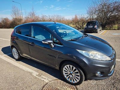 Usata Ford Fiesta Titanium 82 CV (60 kW) 2009 Grigio Utilitaria