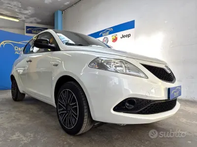 Usata Lancia Ypsilon Gold 69 CV (50 kW) 2019 Bianco Utilitaria