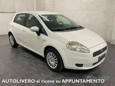 Usata Fiat Grande Punto Dynamic 65 CV (47 kW) 2009 Bianco Utilitaria