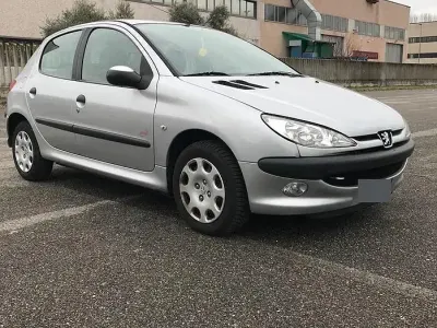 Usata Peugeot 206 68 CV (50 kW) 2006 Grigio Utilitaria