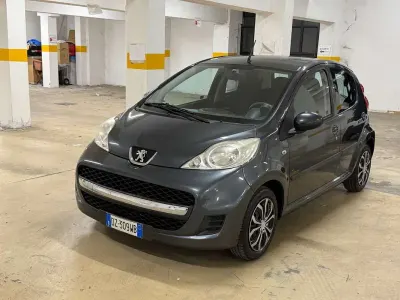 Usata Peugeot 107 Allure 68 CV (50 kW) 2010 Grigio Utilitaria
