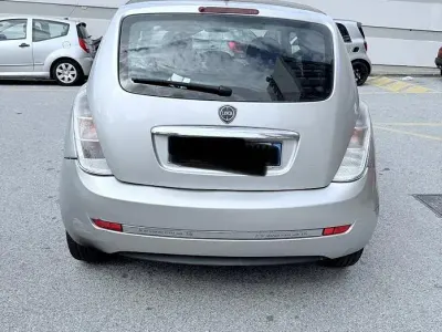 Usata Lancia Ypsilon 70 CV (51 kW) 2004 Grigio Utilitaria