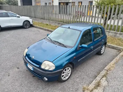 Usata Renault Clio 58 CV (42 kW) 2001 Blu Berlina