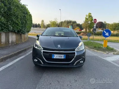 Usata Peugeot 208 Allure 82 CV (60 kW) 2017 Nero Utilitaria