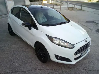 Usata Ford Fiesta 60 CV (44 kW) 2016 Bianco Utilitaria
