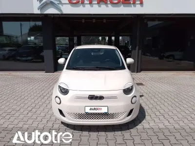 Usata Fiat 500e Action 42 kW (58 CV) 2022 Bianco Utilitaria