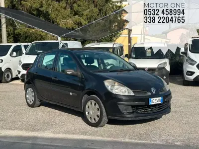 Usata Renault Clio II 65 CV (47 kW) 2007 Nero Berlina