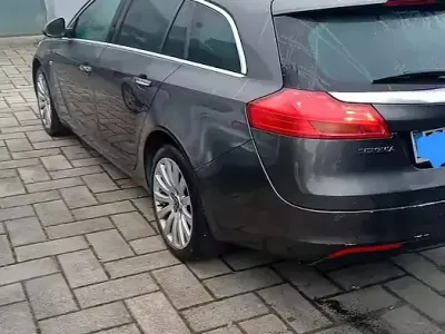 Usata Opel Insignia 160 CV (117 kW) 2010 Grigio Station wagon