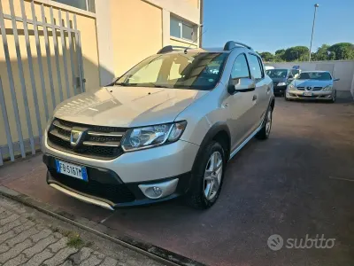 Usata Dacia Sandero Stepway 90 CV (66 kW) 2016 Grigio Berlina