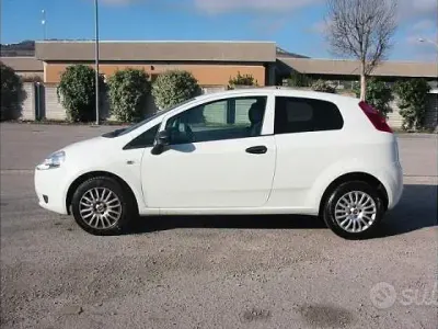 Usata Fiat Grande Punto 75 CV (55 kW) 2009 Bianco Utilitaria