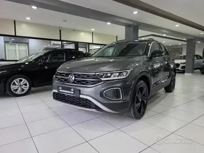 Usata VW T-Roc Pro 116 CV (85 kW) 2025 Grigio SUV
