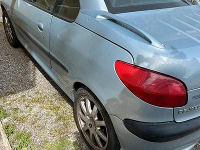 Begagnad Peugeot 206 CC 109 HK (80 kW) 2001 Cab