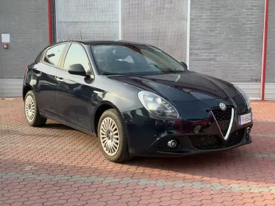 Usata Alfa Romeo Giulietta Business 120 CV (88 kW) 2018 Bluazzurro Utilitaria
