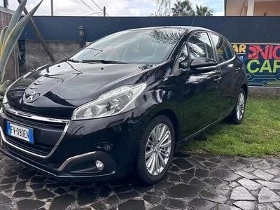 Usata Peugeot 208 GT-line 101 CV (74 kW) 2019 Nero Utilitaria