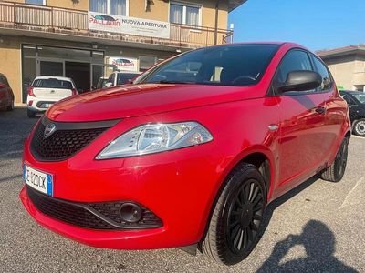 Usata Lancia Ypsilon Silver 69 CV (50 kW) 2021 Rosso Utilitaria