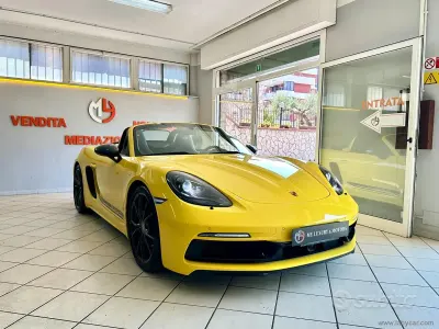 Usata Porsche 718 Boxster T 300 CV (220 kW) 2021 Giallo Cabrio