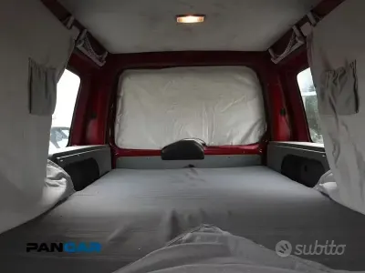 Käytetty VW Caddy Trendline 109 HP (80 kW) 2009 Punainen Tila-auto