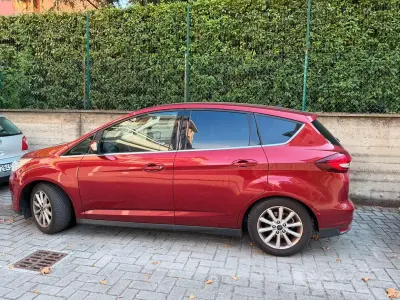 Usata Ford C-MAX Titanium 120 CV (88 kW) 2015 Rosso Monovolume