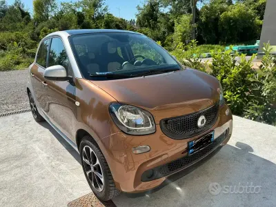 Usata Smart ForFour 75 CV (55 kW) 2015 Marrone Utilitaria