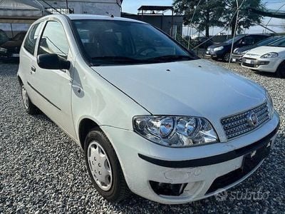 Usata Fiat Punto Active 59 CV (43 kW) 2010 Bianco Utilitaria