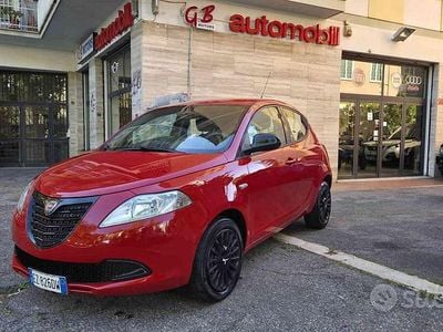 Usata Lancia Ypsilon Platinum 69 CV (50 kW) 2015 Rosso Utilitaria
