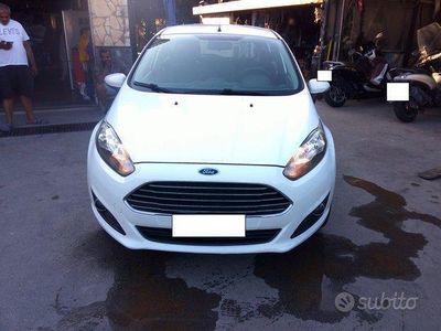 Usata Ford Fiesta 97 CV (71 kW) 2014 Bianco Utilitaria