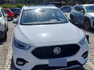 Usata MG ZS Luxury 111 CV (81 kW) 2023 Bianco SUV
