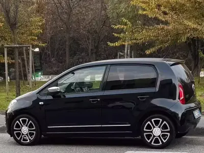 Usata VW up! Highline 75 CV (55 kW) 2015 Nero Utilitaria