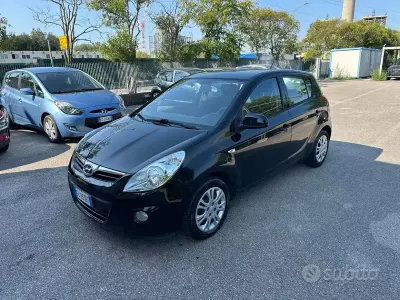 Usata Hyundai i20 Comfort 78 CV (57 kW) 2011 Nero Utilitaria