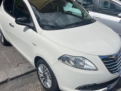 Usata Lancia Ypsilon Platinum 69 CV (50 kW) 2015 Bianco Utilitaria