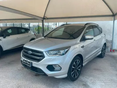Usata Ford Kuga Titanium 120 CV (88 kW) 2017 Grigio SUV