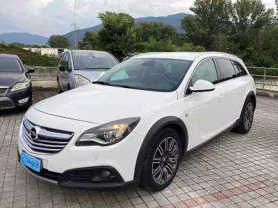 Usata Opel Insignia Cosmo 163 CV (119 kW) 2014 Bianco Station wagon