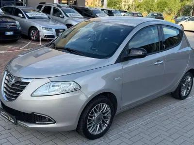 Usata Lancia Ypsilon Platinum 69 CV (50 kW) 2012 Oro Utilitaria