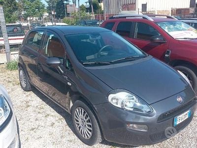 Usata Fiat Punto Lounge 69 CV (50 kW) 2016 Grigio Utilitaria