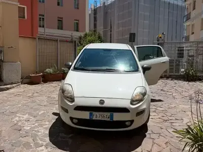 Usata Fiat Punto Young 65 CV (47 kW) 2015 Bianco Utilitaria